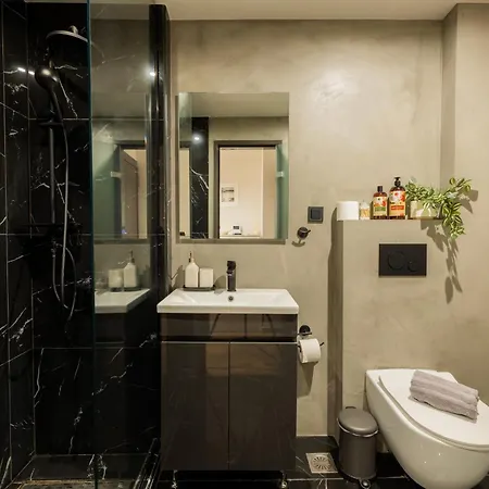 The Urban Chic Nest- Aristotelous Square *