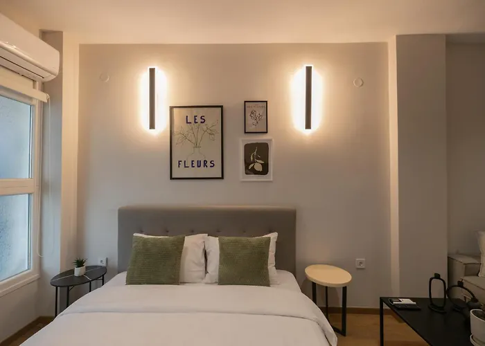 The Urban Chic Nest, By Jo & Key Living - Aristotelous Square *