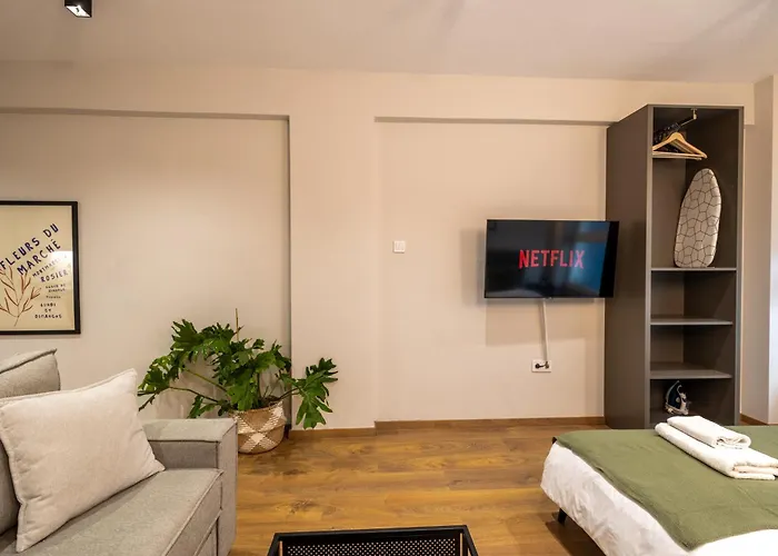 The Urban Chic Nest, By Jo & Key Living - Aristotelous Square