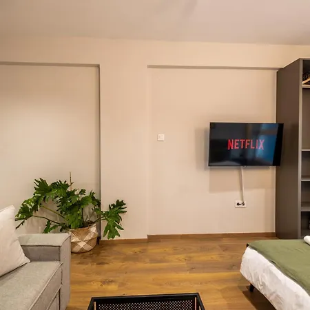 The Urban Chic Nest, By Jo & Key Living - Aristotelous Square