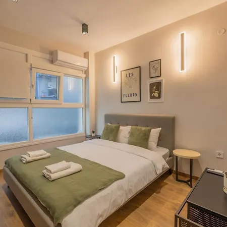 The Urban Chic Nest, By Jo & Key Living - Aristotelous Square *